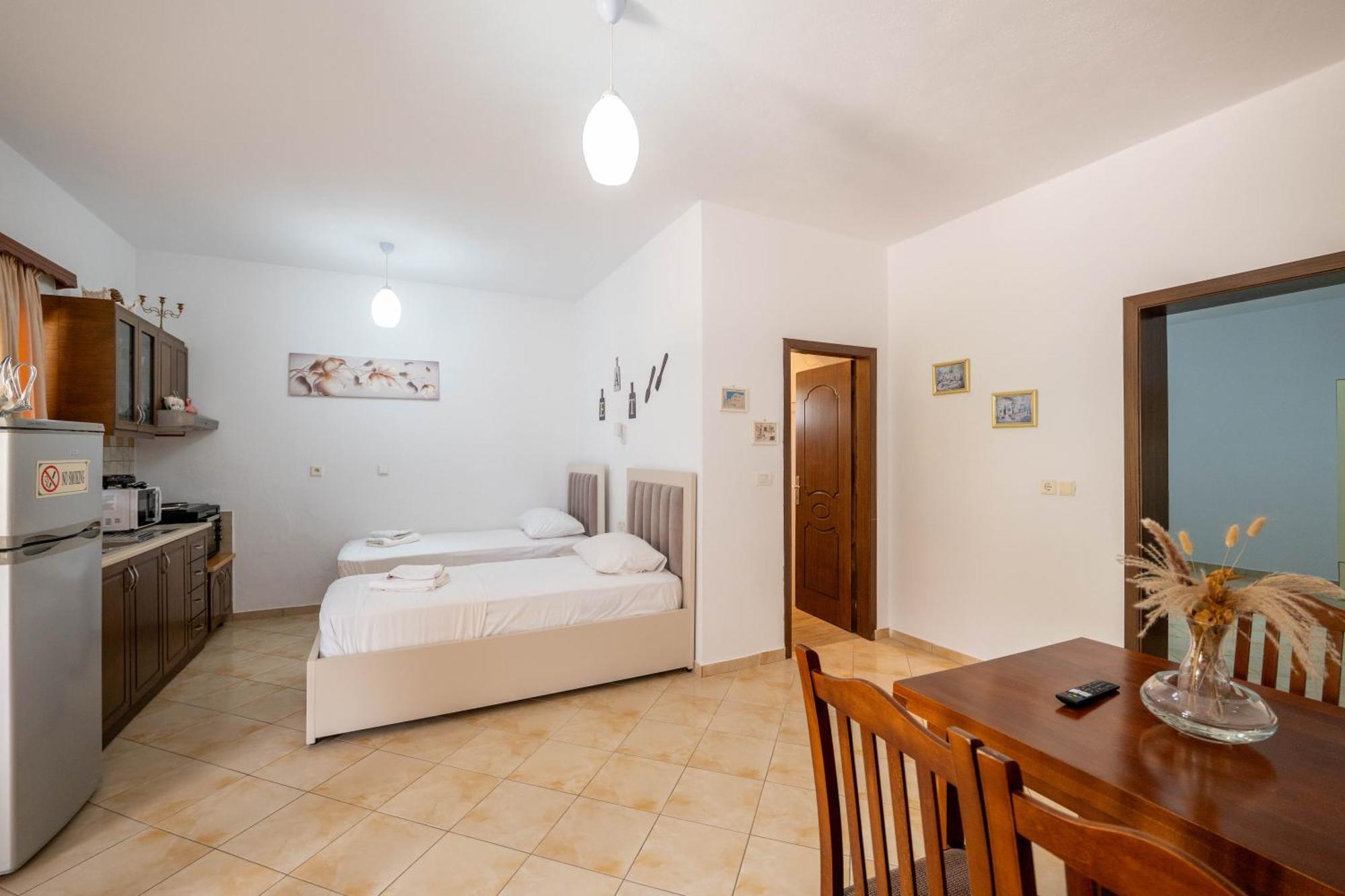 Cozy Apartments Downtown Ksamil Exterior photo